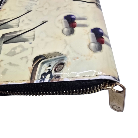 Limited Edition LV Sticker Contine tal Wallet Pre-loved - Picture 7 of 11